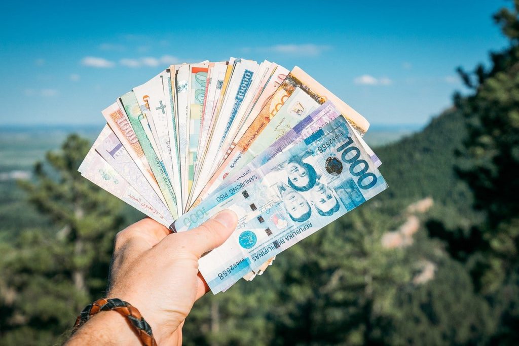 How to Make Money and Cut Costs While Travelling